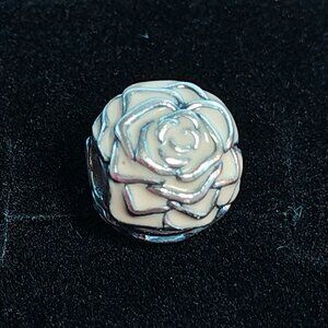 Authentic Retired Pandora Rose Garden Clip with Pink Enamel - 791292EN40